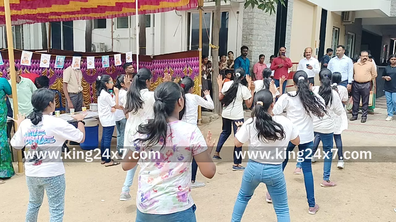 கோல்டன் கேட்ஸ் வித்யாஷ்ரம் பள்ளியில் மாணவர்களின் தொழிலதிபர் தினம் கோல்டன் கேட்ஸ் வித்யாஷ்ரம் பள்ளியில் மாணவர்களின் தொழிலதிபர் தினம்