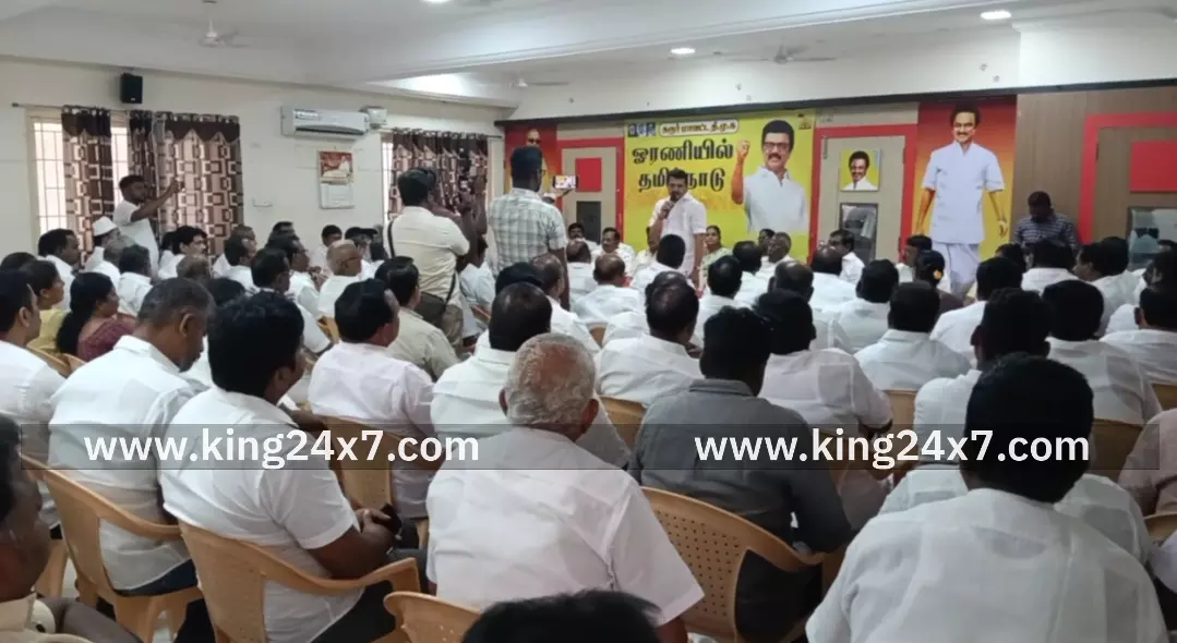 கரூர் -திமுக மாவட்ட செயற்குழு ஆலோசனை கூட்டத்தில் 3 நிகழ்ச்சிகள் தொடர்பாக முக்கிய முடிவு. கரூர் -திமுக மாவட்ட செயற்குழு ஆலோசனை கூட்டத்தில் 3 நிகழ்ச்சிகள் தொடர்பாக முக்கிய முடிவு.