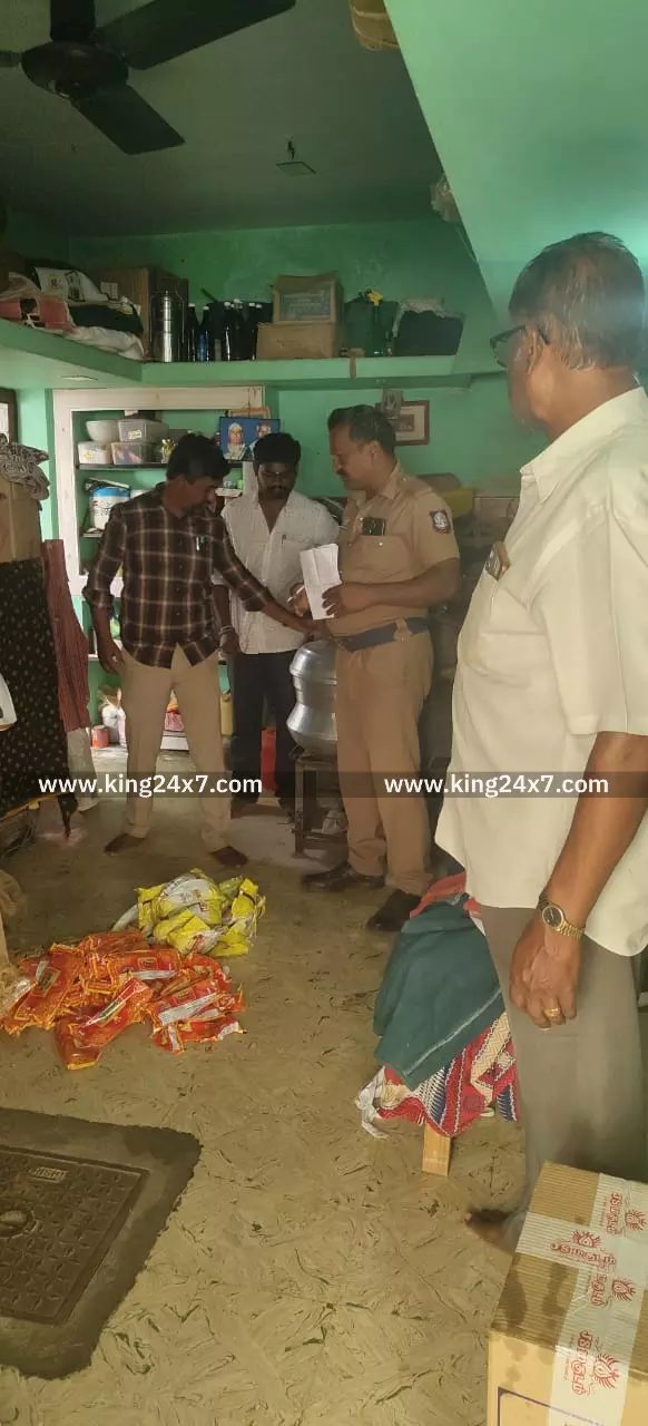 தடை செய்யப்பட்ட 5 கிலோ புகையிலை பொருட்கள் பறிமுதல்