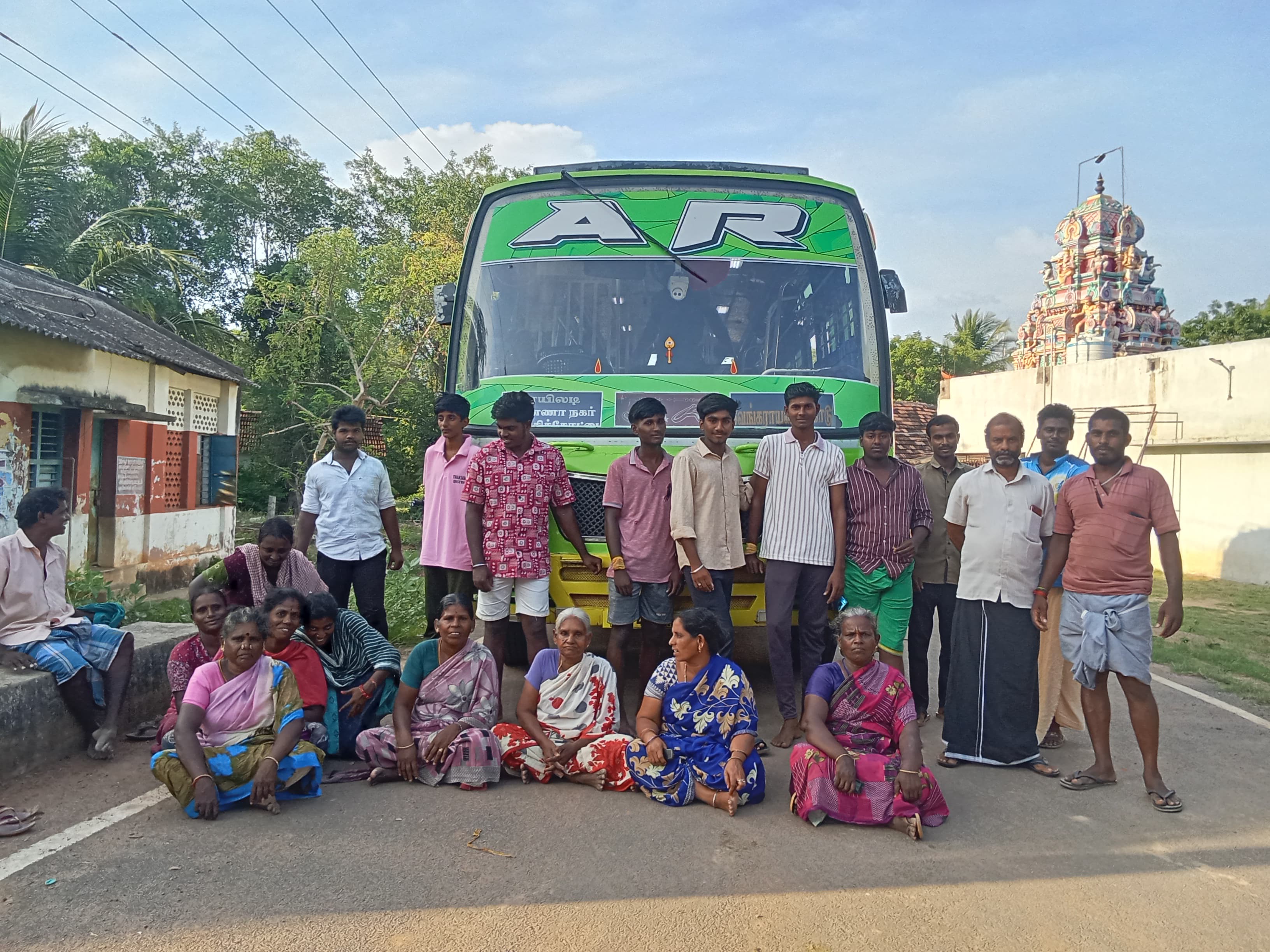 தஞ்சாவூர் - வேங்கராயன்குடிக்காடு இடையே 30 ஆண்டுகளாக இயக்கப்பட்ட மினி பேருந்தின் சேவை குறைப்பால் பொது மக்கள் அவதி