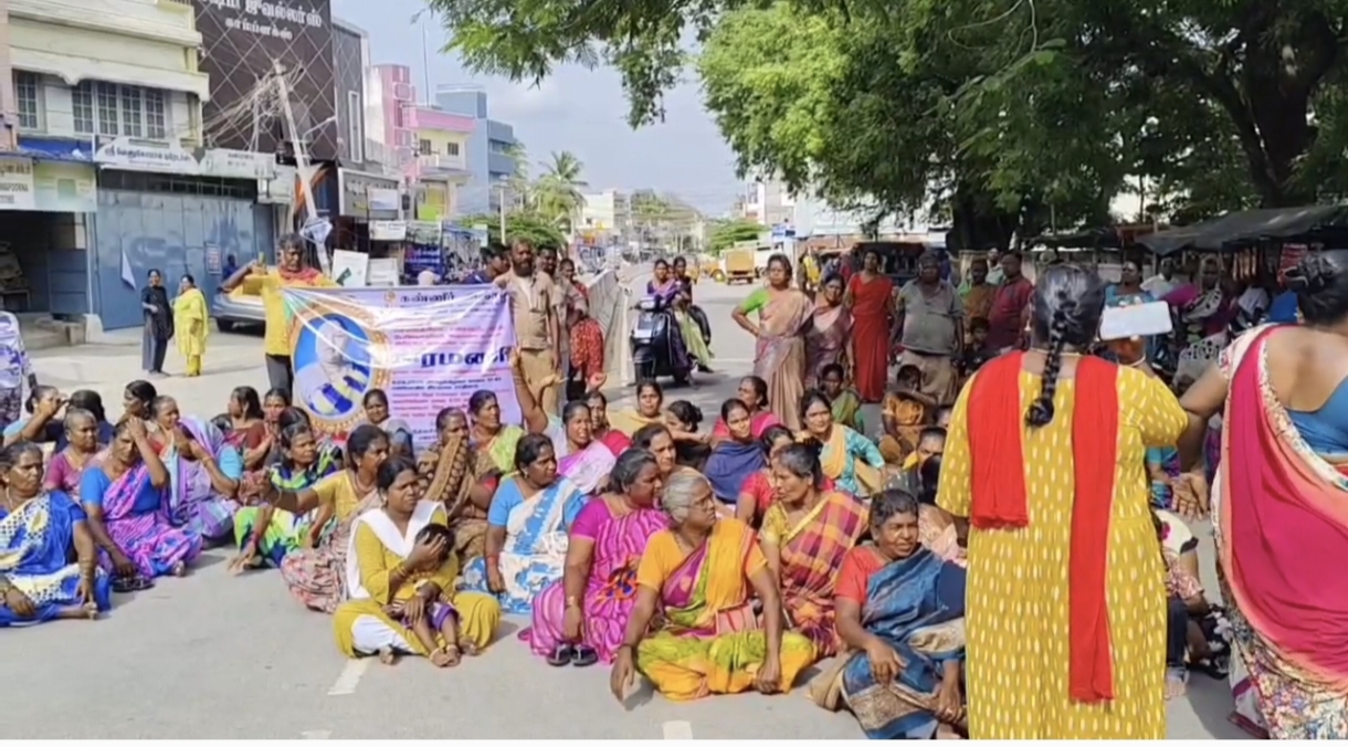 நாட்றம்பள்ளி அருகே கடன் கொடுத்தவர் தொந்தரவால் அரசு மருத்துவமனை தூய்மை பணியாளர் விஷம் குடித்து தற்கொலை