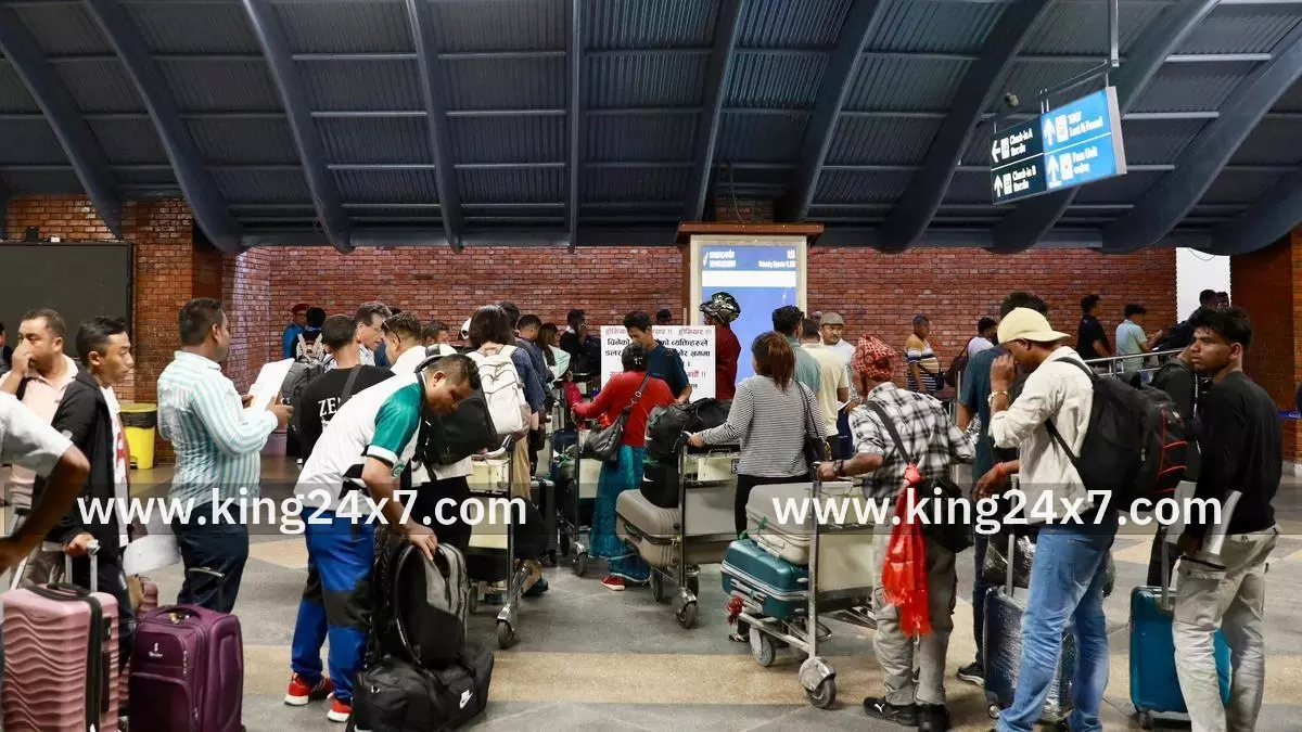 நேபாளத்தில் சிக்கிய தமிழர்களை மீட்க டெல்லியில் கட்டுப்பாட்டு அறை: தமிழக அரசு அறிவிப்பு நேபாளத்தில் சிக்கிய தமிழர்களை மீட்க டெல்லியில் கட்டுப்பாட்டு அறை: தமிழக அரசு அறிவிப்பு