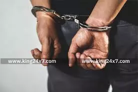 வீரசிகாமணியில் வீடுபுகுந்து நகை திருடியவா் கைது வீரசிகாமணியில் வீடுபுகுந்து நகை திருடியவா் கைது