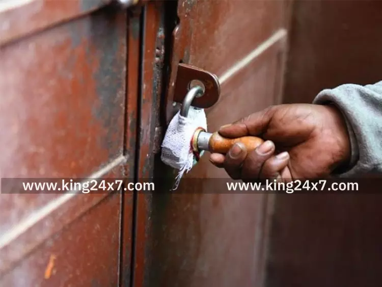 பாவூர்சத்திரத்தில் சிகிச்சைக்கு சென்ற பெண் உயிரிழப்பு: கிளினிக்கிற்கு சீல் பாவூர்சத்திரத்தில் சிகிச்சைக்கு சென்ற பெண் உயிரிழப்பு: கிளினிக்கிற்கு சீல்