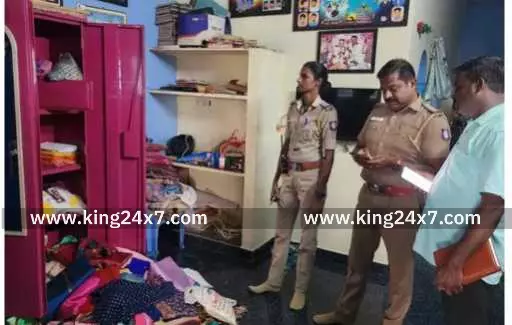 வீட்டின் பூட்டை உடைத்து 9 சவரன் நகை திருட்டு