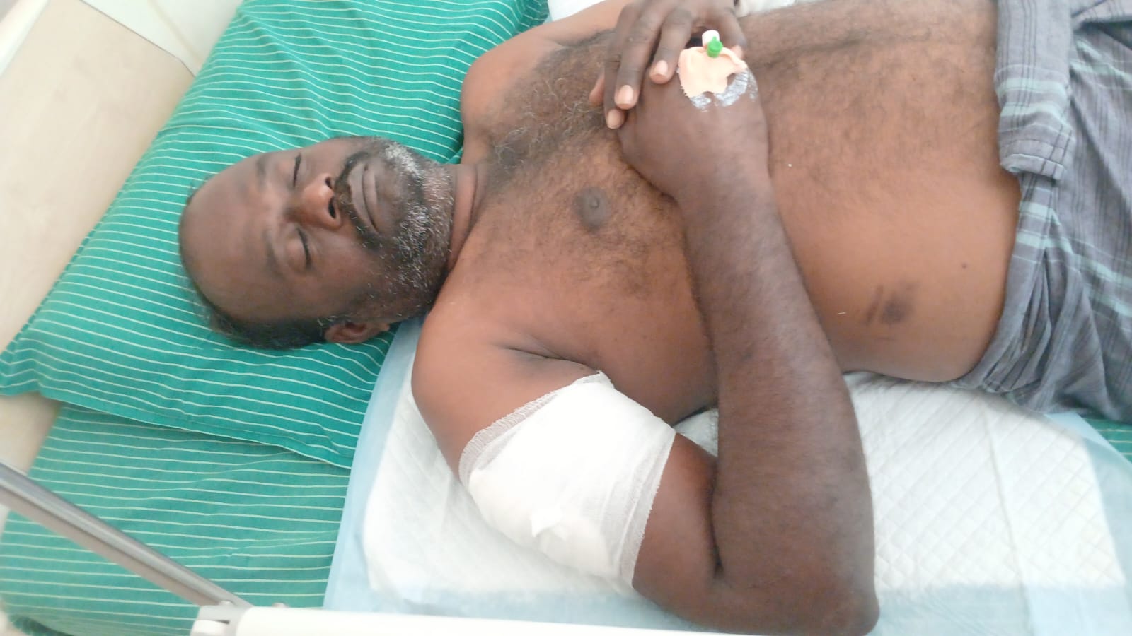 கத்தியால் குத்தி ஜிபேயில் பணம் பறித்த வாலிபர்கள் கத்தியால் குத்தி ஜிபேயில் பணம் பறித்த வாலிபர்கள்