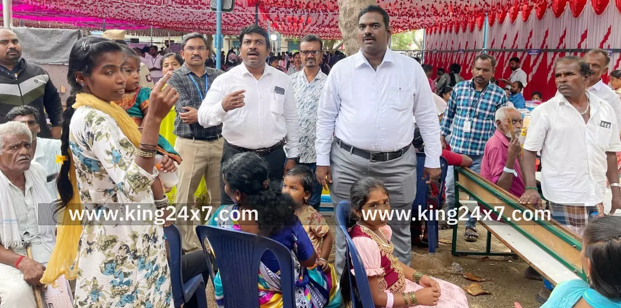 நலம் காக்கும் ஸ்டாலின் திட்ட மருத்துவ முகாமை பார்வையிட்ட ஆட்சியர்.