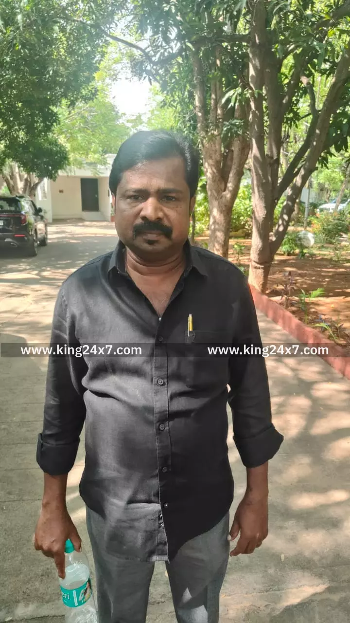 கோவை: சதுரங்க வேட்டை பாணியில் மோசடி: ஒருவர் கைது, இருவர் தலைமறைவு கோவை: சதுரங்க வேட்டை பாணியில் மோசடி: ஒருவர் கைது, இருவர் தலைமறைவு