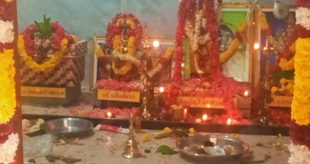 காசிபாளையம் கும்பாபிஷேக விழாவில் கும்மியடித்து கொண்டாடிய மகளிர்.