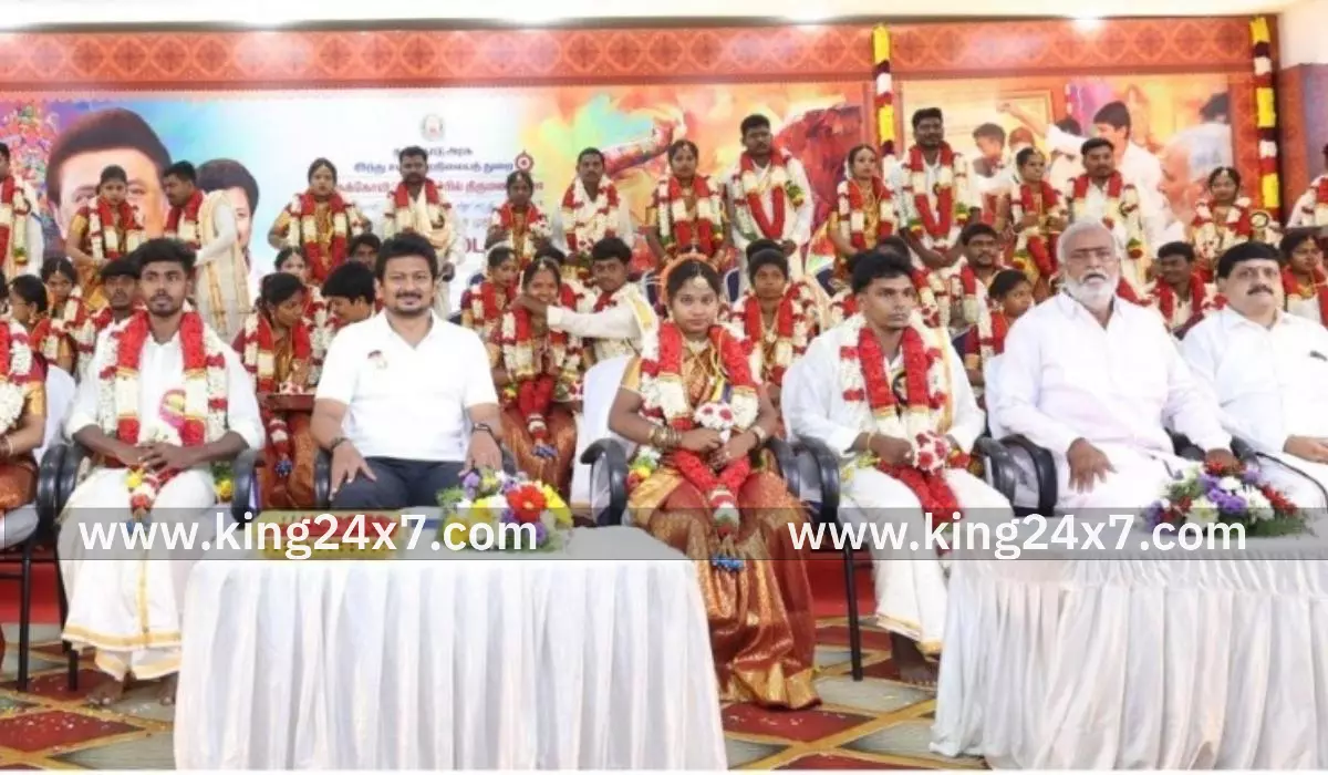 இந்து சமய அறநிலையத்துறை சார்பில் 32 இணைகளுக்கு திருமணம் - உதயநிதி நேரில் வாழ்த்து இந்து சமய அறநிலையத்துறை சார்பில் 32 இணைகளுக்கு திருமணம் - உதயநிதி நேரில் வாழ்த்து