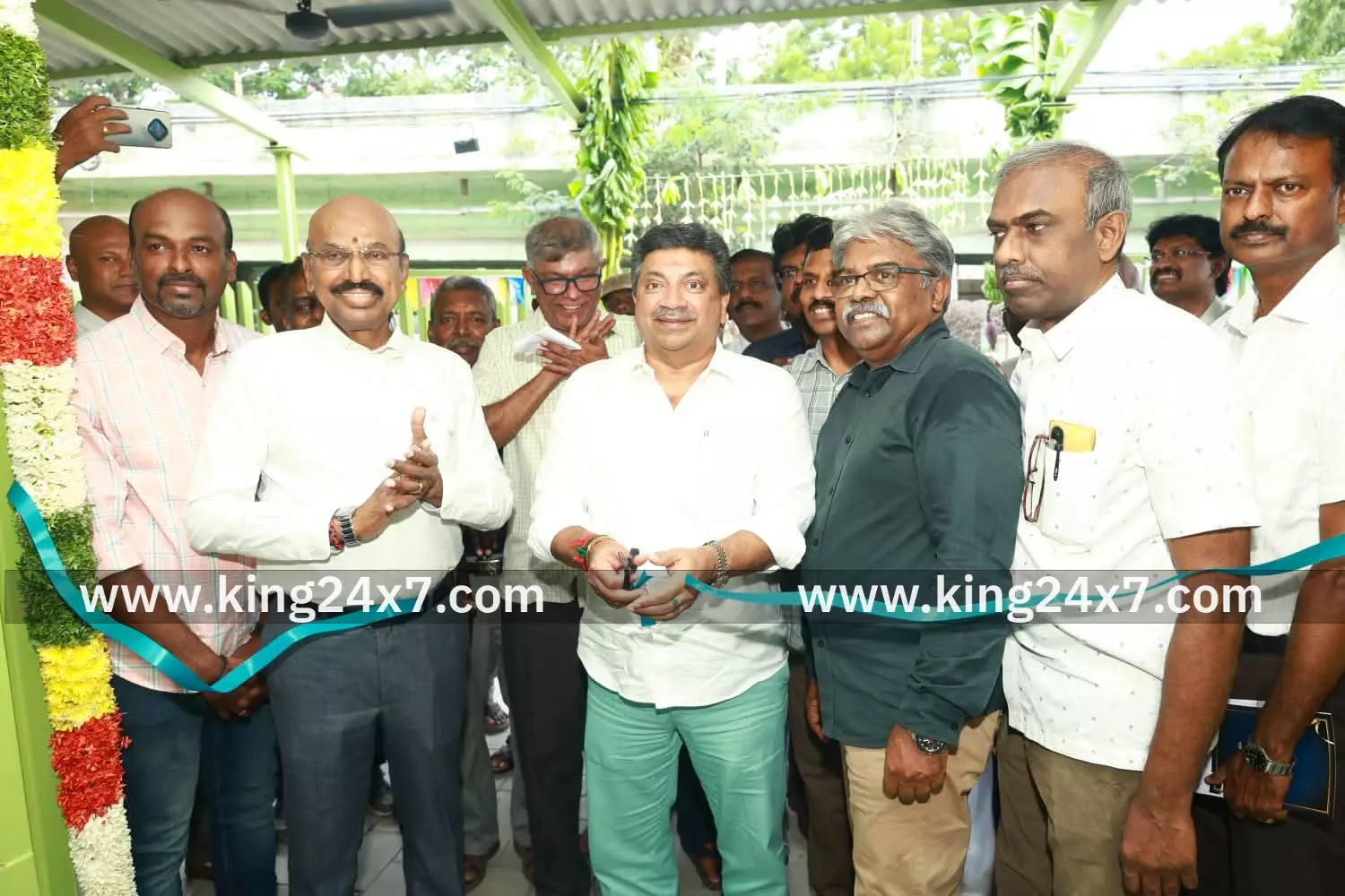 மேம்பாட்டு கழகத்தை திறந்து வைத்து அமைச்சர் மேம்பாட்டு கழகத்தை திறந்து வைத்து அமைச்சர்