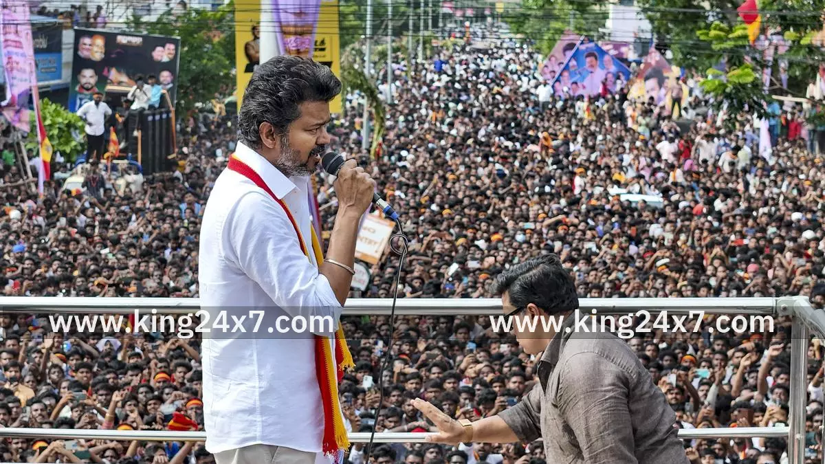 பெரம்பலூர் வர இயலாததற்கு வருந்துகிறேன் - விஜய்