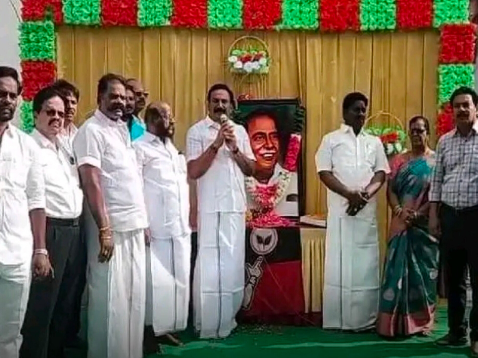 ராணிப்பேட்டை:அதிமுக சார்பில் அண்ணா பிறந்தநாள் கொண்டாட்டம்