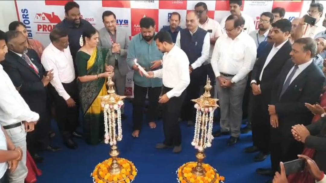 கோவையில் வீட்டுக் கடன் மற்றும் மருத்துவக் கண்காட்சி தொடங்கியது !