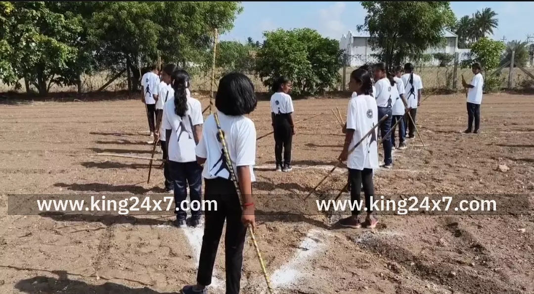 கோவை மாணவர்கள் சிலம்பாட்டத்தில் உலக சாதனை !