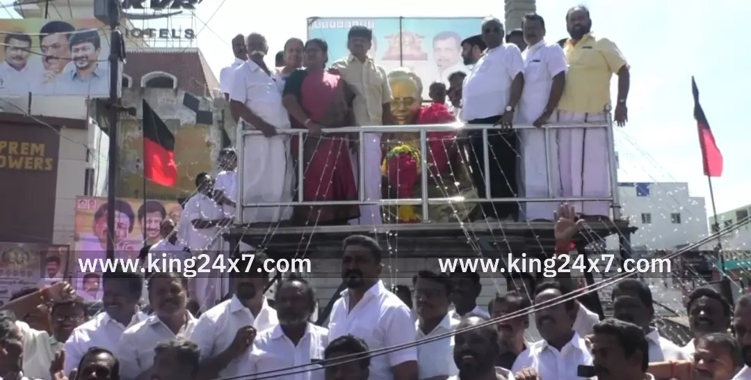 தமிழக முன்னாள் முதல்வர் அறிஞர் அண்ணா பிறந்தநாள் திமுகவினர் கொண்டாட்டம். தமிழக முன்னாள் முதல்வர் அறிஞர் அண்ணா பிறந்தநாள் திமுகவினர் கொண்டாட்டம்.