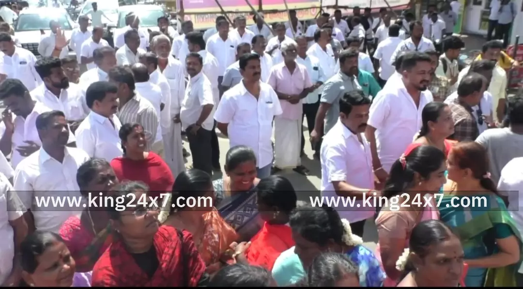 தமிழக முன்னாள் முதல்வர் அறிஞர் அண்ணா பிறந்தநாள் திமுகவினர் கொண்டாட்டம். தமிழக முன்னாள் முதல்வர் அறிஞர் அண்ணா பிறந்தநாள் திமுகவினர் கொண்டாட்டம்.