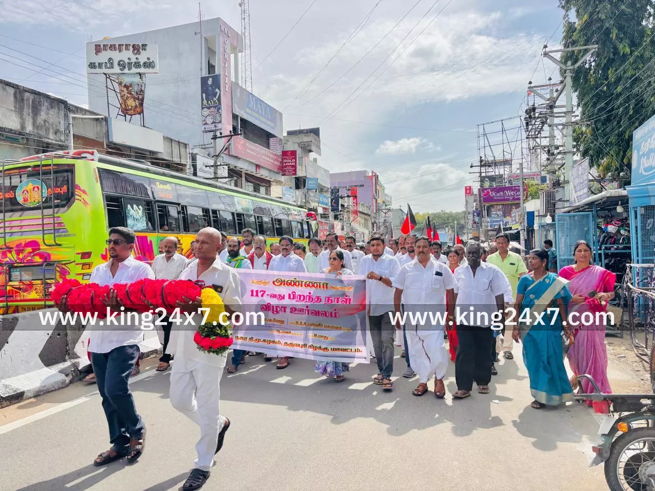 திமுக சார்பில் அண்ணா பிறந்தநாள் கொண்டாட்டம் திமுக சார்பில் அண்ணா பிறந்தநாள் கொண்டாட்டம்