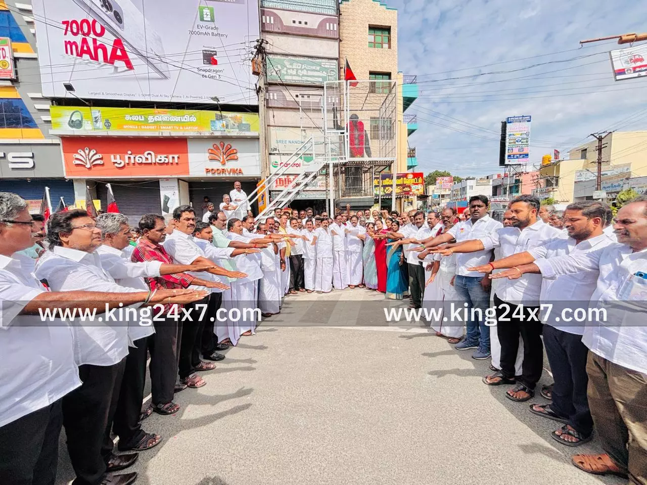 திமுக சார்பில் அண்ணா பிறந்தநாள் கொண்டாட்டம் திமுக சார்பில் அண்ணா பிறந்தநாள் கொண்டாட்டம்