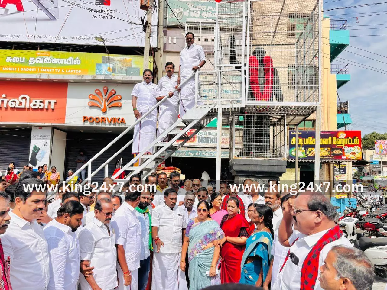 திமுக சார்பில் அண்ணா பிறந்தநாள் கொண்டாட்டம் திமுக சார்பில் அண்ணா பிறந்தநாள் கொண்டாட்டம்