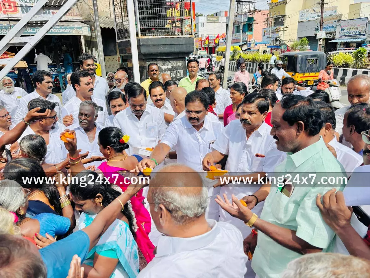 திமுக சார்பில் அண்ணா பிறந்தநாள் கொண்டாட்டம் திமுக சார்பில் அண்ணா பிறந்தநாள் கொண்டாட்டம்