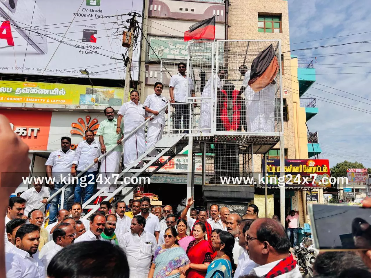 திமுக சார்பில் அண்ணா பிறந்தநாள் கொண்டாட்டம் திமுக சார்பில் அண்ணா பிறந்தநாள் கொண்டாட்டம்