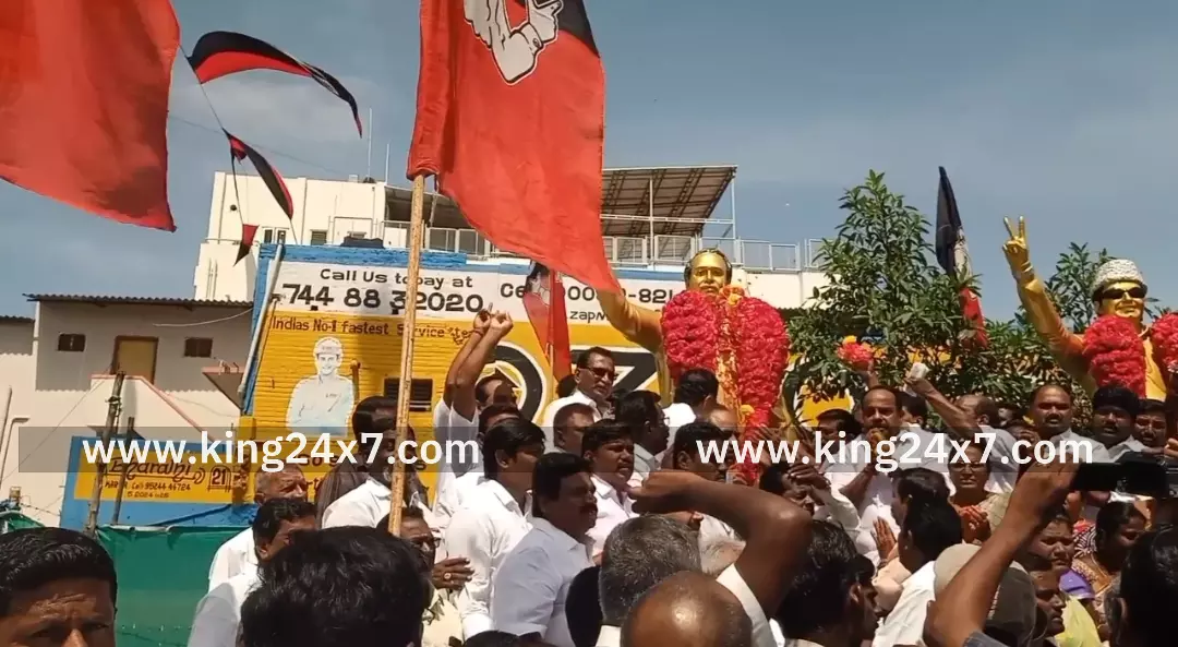 லைட் ஹவுஸ் கார்னர்-அறிஞர் அண்ணா பிறந்தநாள். அதிமுகவினர் கொண்டாட்டம். லைட் ஹவுஸ் கார்னர்-அறிஞர் அண்ணா பிறந்தநாள். அதிமுகவினர் கொண்டாட்டம்.