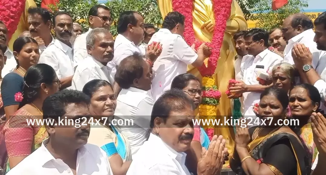 லைட் ஹவுஸ் கார்னர்-அறிஞர் அண்ணா பிறந்தநாள். அதிமுகவினர் கொண்டாட்டம். லைட் ஹவுஸ் கார்னர்-அறிஞர் அண்ணா பிறந்தநாள். அதிமுகவினர் கொண்டாட்டம்.