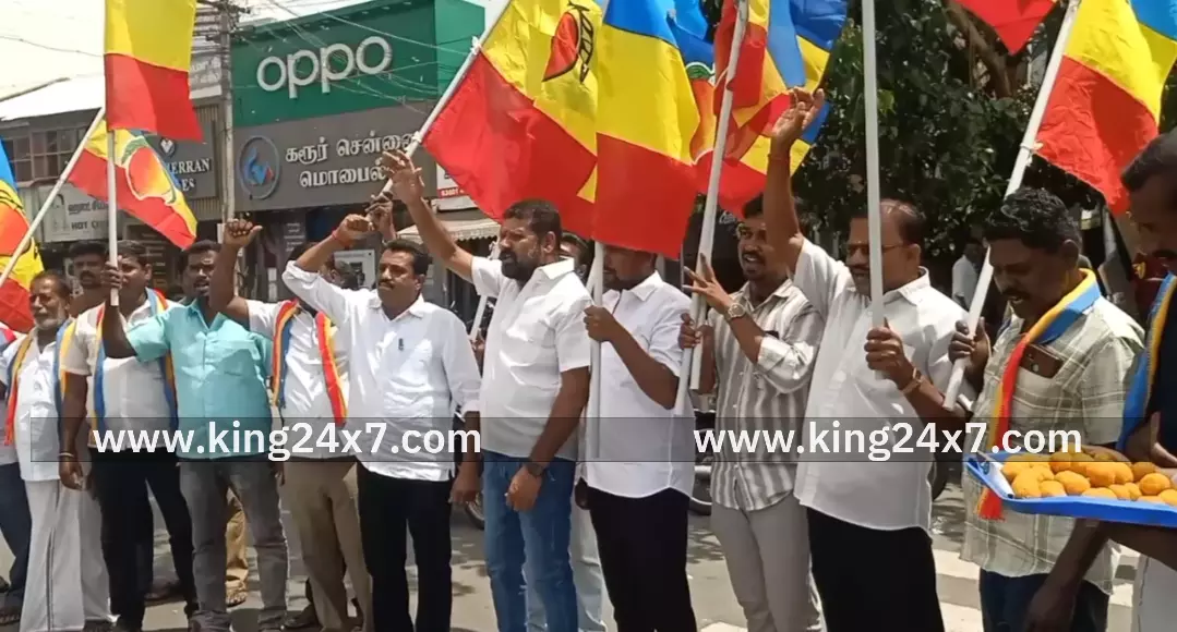 அன்புமணி ராமதாஸ்- தேர்தல் ஆணையம் அங்கீகாரம்.கரூரில் பாமகவினர் பட்டாசு வெடித்து இனிப்புகள் வழங்கி கொண்டாட்டம். அன்புமணி ராமதாஸ்- தேர்தல் ஆணையம் அங்கீகாரம்.கரூரில் பாமகவினர் பட்டாசு வெடித்து இனிப்புகள் வழங்கி கொண்டாட்டம்.