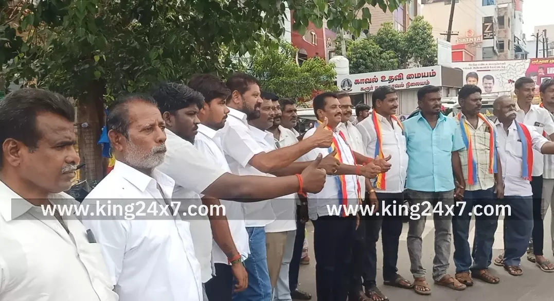 அன்புமணி ராமதாஸ்- தேர்தல் ஆணையம் அங்கீகாரம்.கரூரில் பாமகவினர் பட்டாசு வெடித்து இனிப்புகள் வழங்கி கொண்டாட்டம். அன்புமணி ராமதாஸ்- தேர்தல் ஆணையம் அங்கீகாரம்.கரூரில் பாமகவினர் பட்டாசு வெடித்து இனிப்புகள் வழங்கி கொண்டாட்டம்.