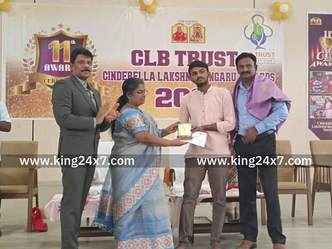 ஜிபி பப்ளிக் பள்ளி கலையரங்கில், 11-ஆம் ஆண்டு விருதுகள் வழங்கும் விழா