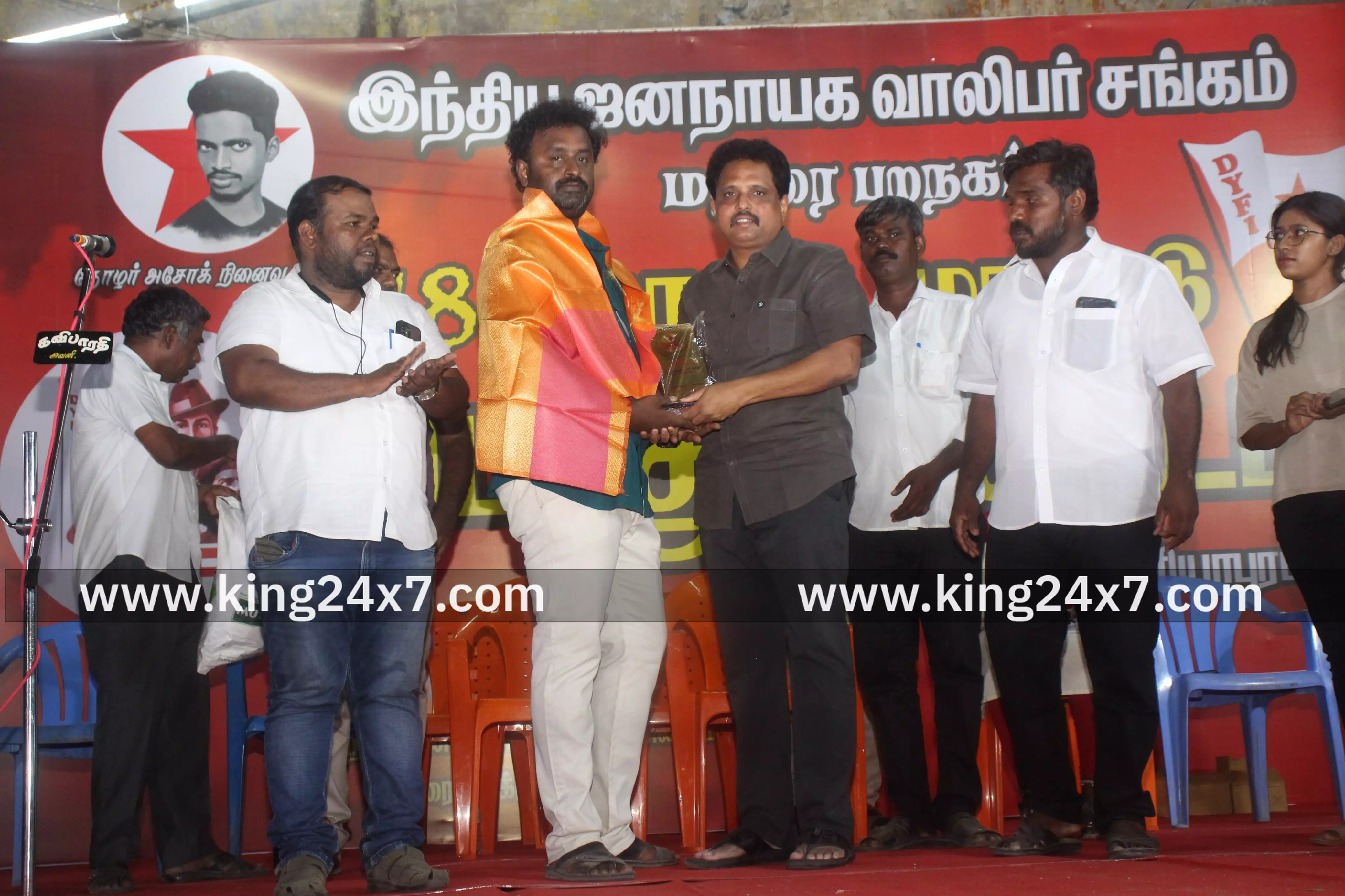 விழிப்புணர்வு குறும்படத்தை தயாரித்த இயக்குனருக்கு விருது