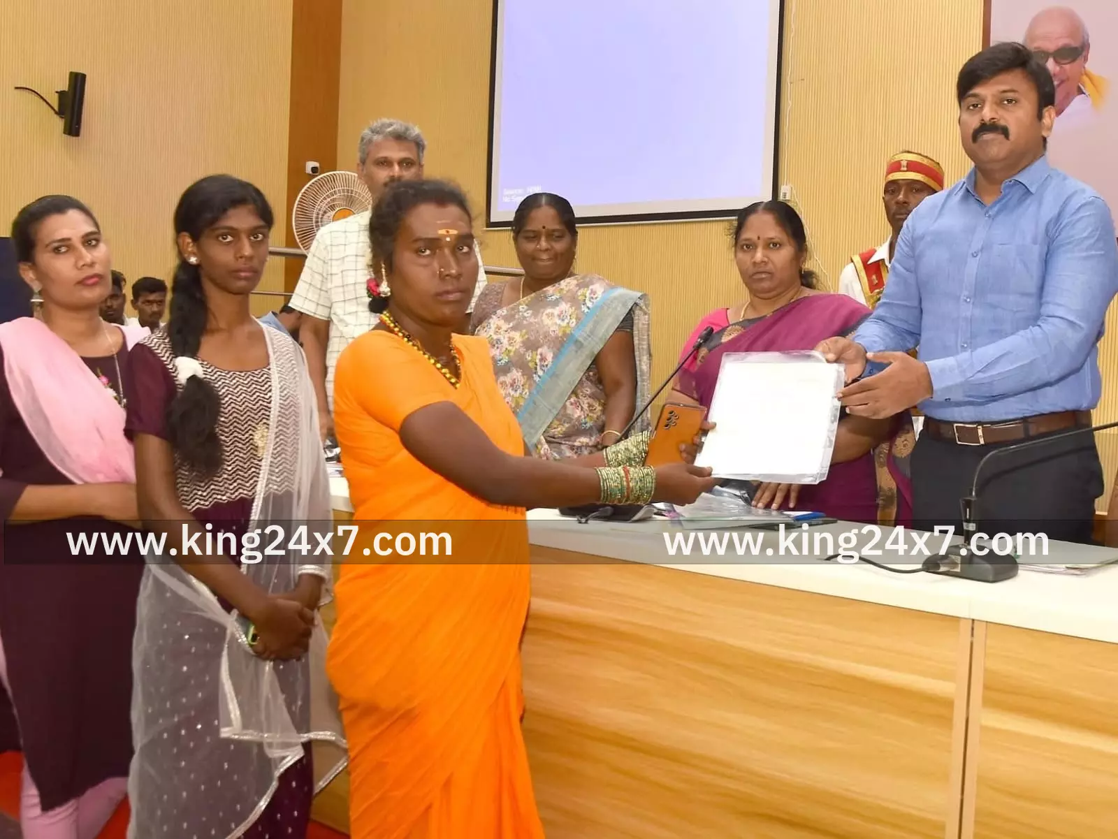 ஆட்சியர் தலைமையில் மக்கள் குறைதீர் நாள் கூட்டம்