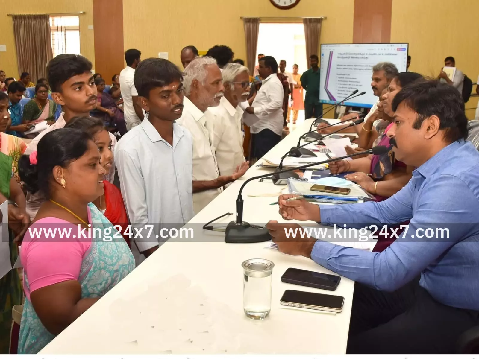 ஆட்சியர் தலைமையில் மக்கள் குறைதீர் நாள் கூட்டம்