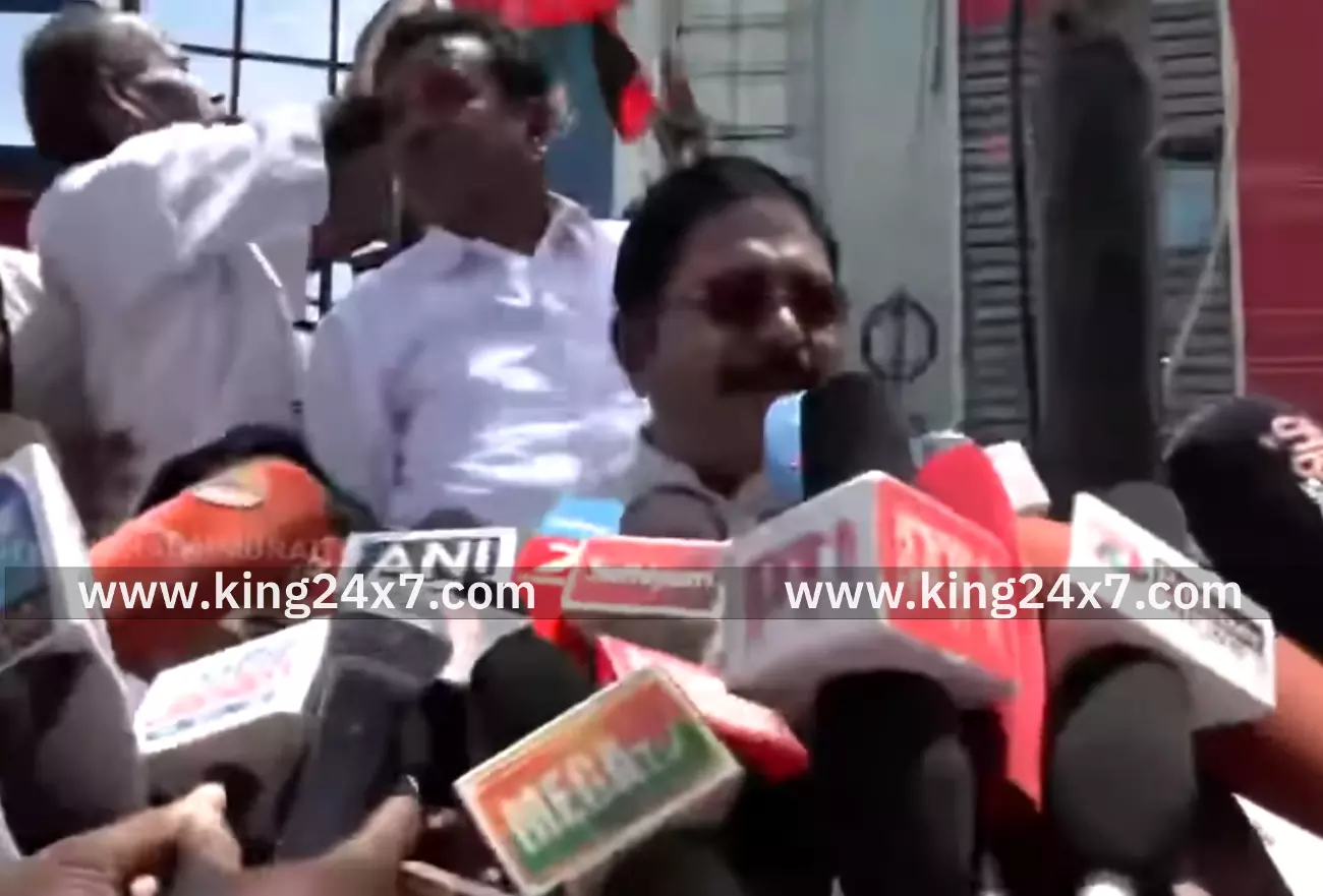 தவெக தலைவர் விஜய் தலைமையில் தமிழகத்தில் நிச்சயம் ஒரு கூட்டணி அமையும் அமமுக பொதுச் செயலர் டி.டி.வி.தினகரன் பேட்டி தவெக தலைவர் விஜய் தலைமையில் தமிழகத்தில் நிச்சயம் ஒரு கூட்டணி அமையும் அமமுக பொதுச் செயலர் டி.டி.வி.தினகரன் பேட்டி