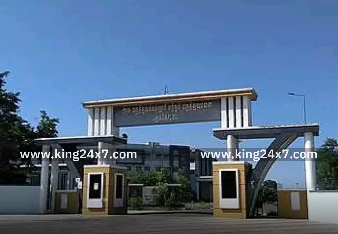 புதுகை : குறைதீர்க்கும் கூட்டத்தில் விஷம் குடித்த நபர் புதுகை : குறைதீர்க்கும் கூட்டத்தில் விஷம் குடித்த நபர்