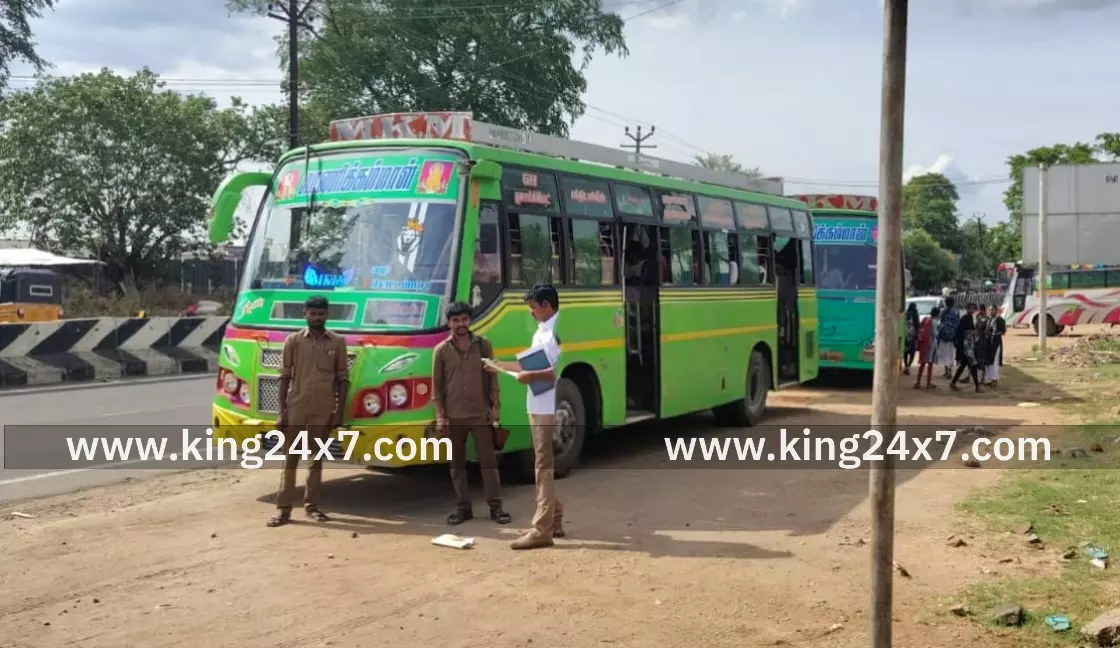 படிக்கட்டில் பயணிக்க அனுமதித்த 3 மினி பஸ்களுக்கு அபராதம்