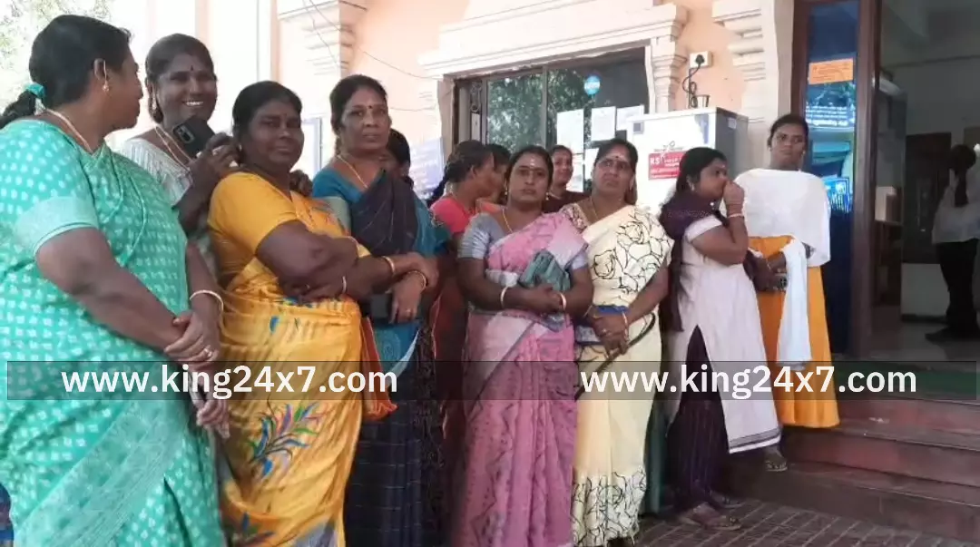 கோவையில் பரபரப்பு: விளையாட்டு மைதானத்திற்கு பெயர் மாற்றத் தீர்மானத்துக்கு எதிர்ப்பு ! கோவையில் பரபரப்பு: விளையாட்டு மைதானத்திற்கு பெயர் மாற்றத் தீர்மானத்துக்கு எதிர்ப்பு !