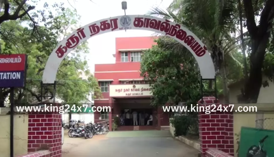 லைட் ஹவுஸ் கார்னரில் நின்று இருந்த பெண் மீது டூவீலர் மோதி விபத்து.