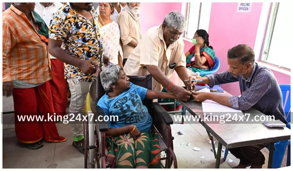 வாக்குச் சாவடிகளில் மாற்றுத் திறனாளிகளுக்கான வசதிகளை உறுதிப்படுத்த சென்னை ஐகோர்ட் உத்தரவு