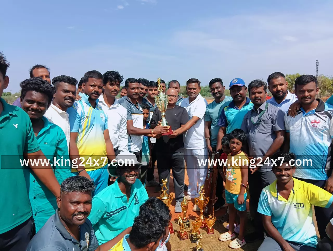 பிரிமியம் கிரிக்கெட் போட்டியில் மத்திய தொழில் பாதுகாப்பு படை வென்றது. பிரிமியம் கிரிக்கெட் போட்டியில் மத்திய தொழில் பாதுகாப்பு படை வென்றது.