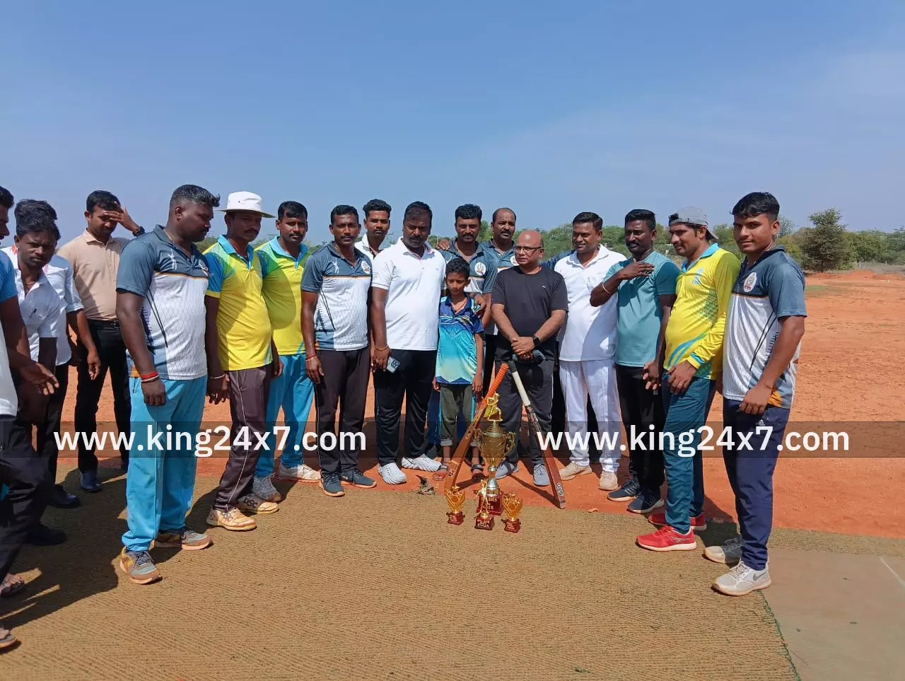 பிரிமியம் கிரிக்கெட் போட்டியில் மத்திய தொழில் பாதுகாப்பு படை வென்றது. பிரிமியம் கிரிக்கெட் போட்டியில் மத்திய தொழில் பாதுகாப்பு படை வென்றது.