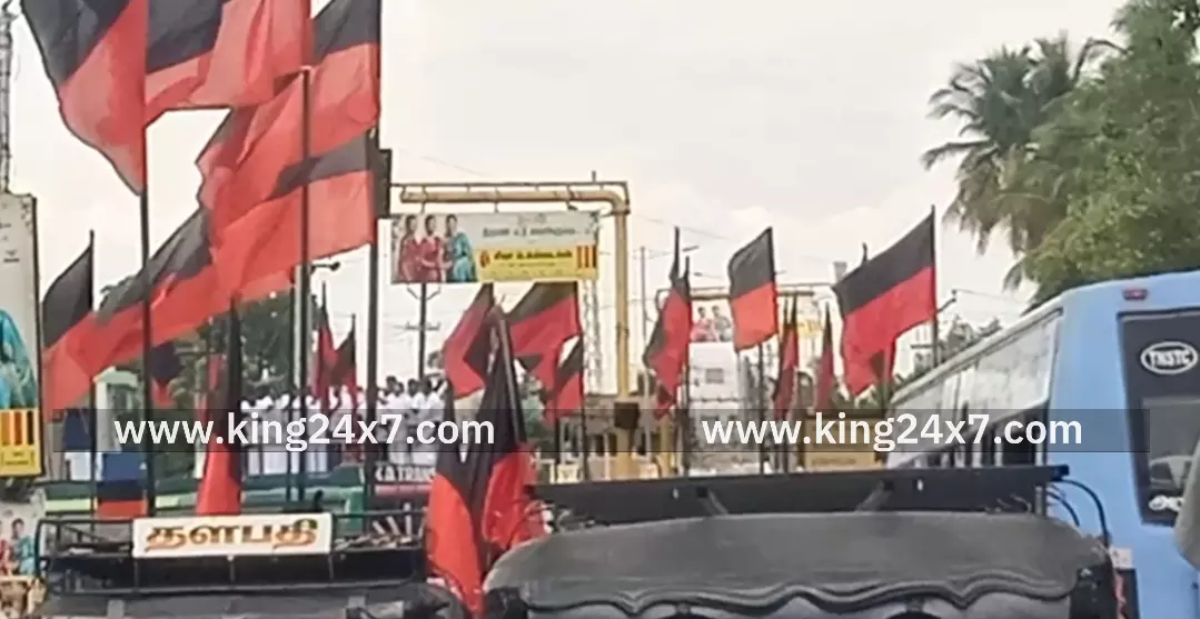 கரூர் -பெரியார் சிலைக்கு மரியாதை செலுத்தும் நிகழ்வில் போக்குவரத்து பாதிப்பு. பொதுமக்கள் அதிருப்தி.