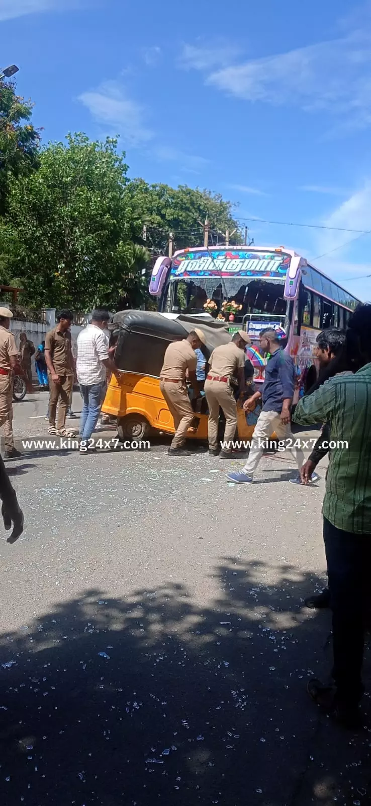 கோவை சிபிஓ அலுவலகம் முன் விபத்து : ஆட்டோ டிரைவர் பலி – இரண்டு வாயிற் கதவுகள் திறக்கக் கோரிக்கை !