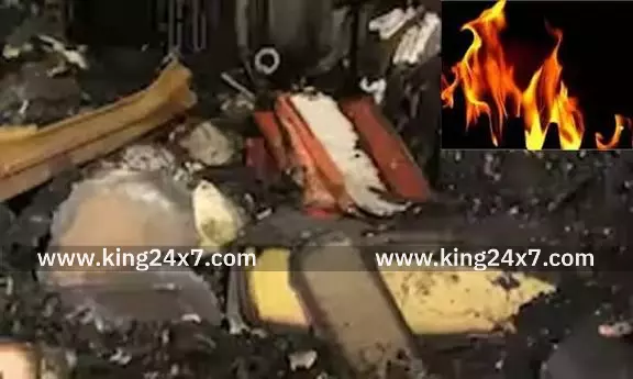 தென்காசி - செங்கோட்டை சாலையோர கழிவுகளில் தீ வைப்பு