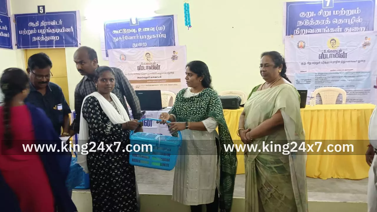 புதுநடுவலூர் கிராமத்தில் நடைபெற்ற “உங்களுடன் ஸ்டாலின்” திட்ட முகாமினை மாவட்ட ஆட்சியர் ந.மிருணாளினி பார்வையிட்டு ஆய்வு புதுநடுவலூர் கிராமத்தில் நடைபெற்ற “உங்களுடன் ஸ்டாலின்” திட்ட முகாமினை மாவட்ட ஆட்சியர் ந.மிருணாளினி பார்வையிட்டு ஆய்வு