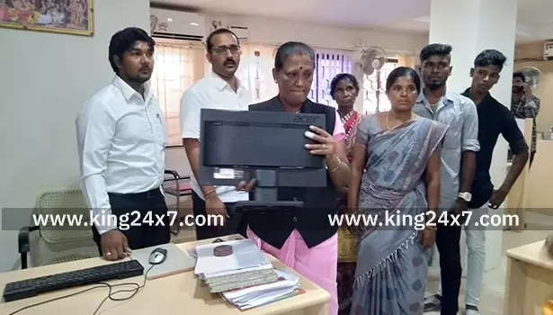 விபத்து வழக்கில் இழப்பீடு வழங்காத இன்சூரன்ஸ் அலுவலக பொருட்கள் ஜப்தி