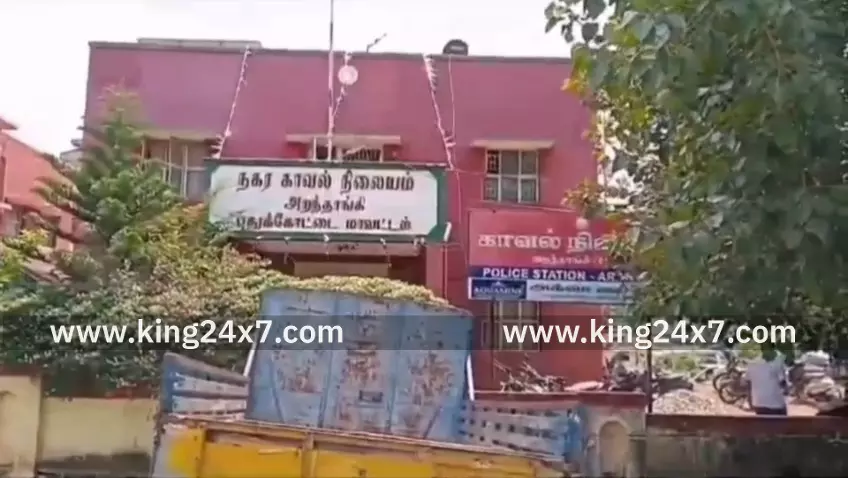 மனநலம் பாதிக்கப்பட்ட நபர் அவரது அப்பாவை அருவாளால் வெட்டி கொன்ற சம்பவத்தால் பரபரப்பு! மனநலம் பாதிக்கப்பட்ட நபர் அவரது அப்பாவை அருவாளால் வெட்டி கொன்ற சம்பவத்தால் பரபரப்பு!