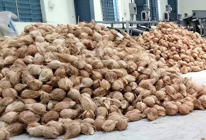 பரமத்தி வேலூரில் ரூ. 5.77 லட்சத்துக்கு தேங்காய் ஏலம்.