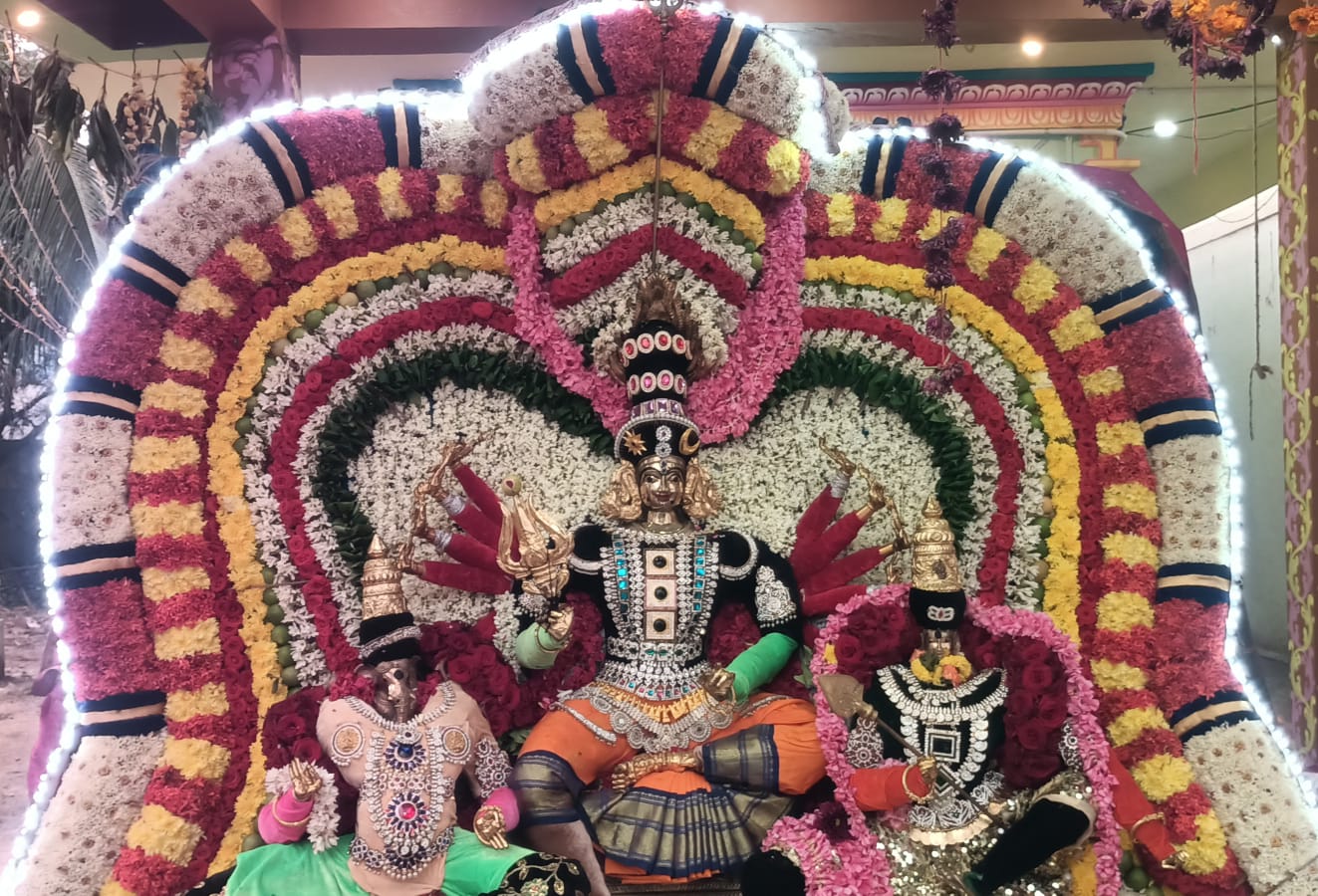 சேத்துப்பட்டு அண்ணா தெருவில் உள்ள அருள்மிகு கங்கை அம்மன் ஆலயத்தில் கூழ்வார்க்கும் திருவிழா.